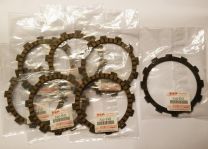 Suzuki VL800 sankabos diskų komplekas kodas: 21441-37430 / 21442-37401