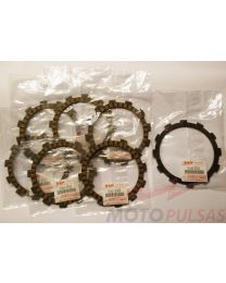 Suzuki VL800 sankabos diskų komplektas kodas: 21441-37430 / 21442-37401