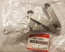 Suzuki 43511-35F00 priekinis dešinės pusės kojos atramos laikiklis