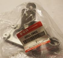 Suzuki 43521-01H00 priekinis kairės pusės kojos atramos laikiklis