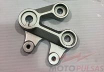 Suzuki 43521-41G00 priekinis kairės pusės kojos atramos laikiklis